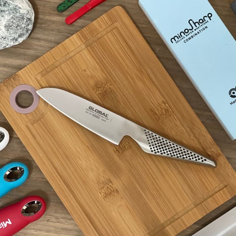 Cuchillo Global GS-35 santoku de 13 cm en acero CROMOVA 18, vista lateral completa