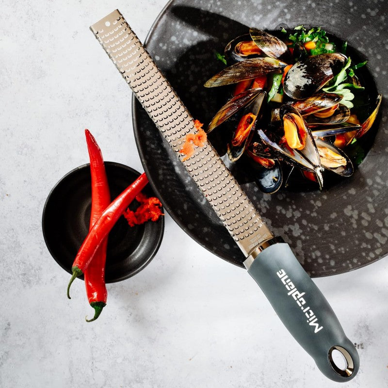 Rallador Microplane premium zester 46743 After Dark Grey gris antracita acero inoxidable mango silicona