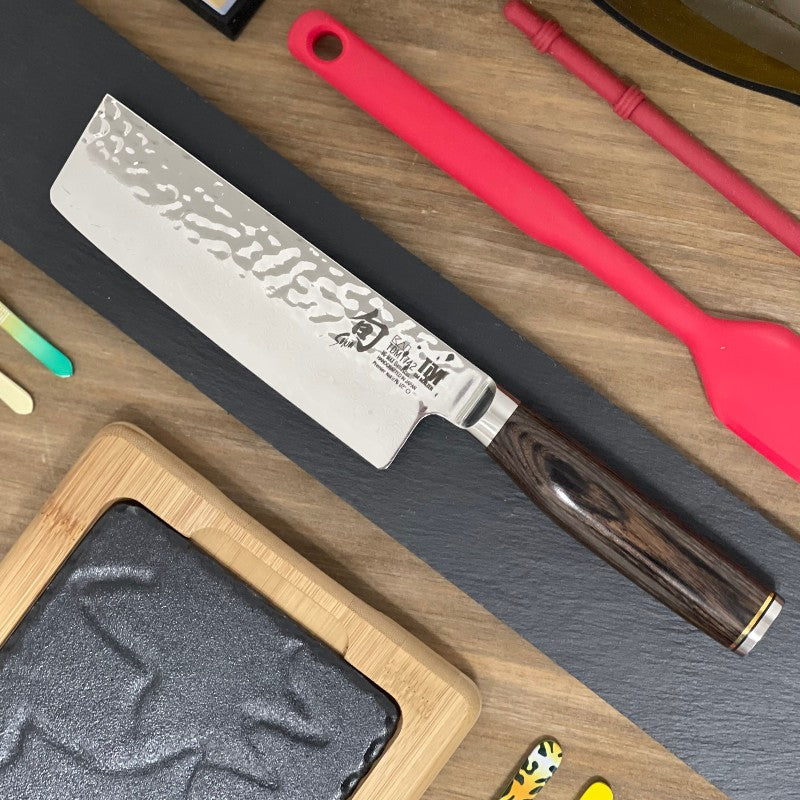 Cuchillo nakiri Kai Shun Premier 14 cm acero damasco 32 capas TDM-1742