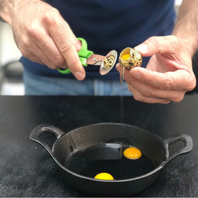 Tijera para abrir huevos de codorniz sin romper la yema