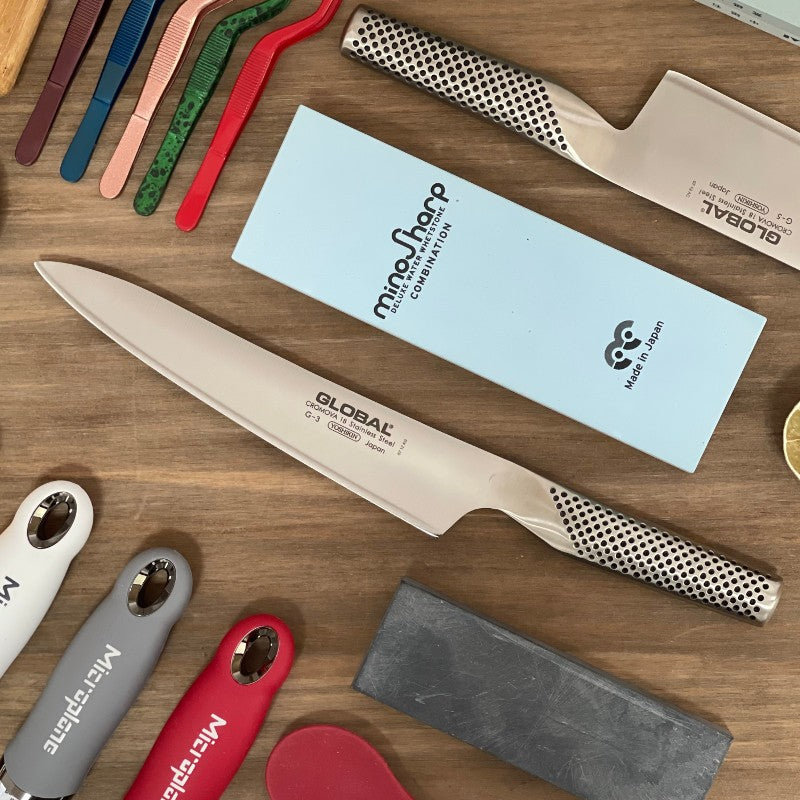 Cuchillo trinchante Global G-3 hoja 21 cm acero CROMOVA 18 – vista lateral completa