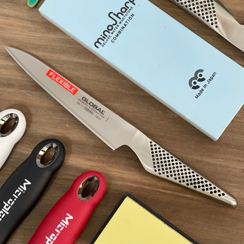 Cuchillo Global GS-11 utilitario flexible de 15 cm en acero CROMOVA 18, vista lateral completa