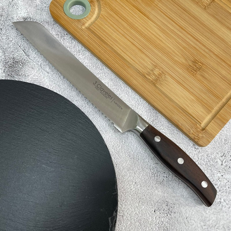 uchillo panero 3 Claveles Norden 20 cm con hoja dentada y mango de roble