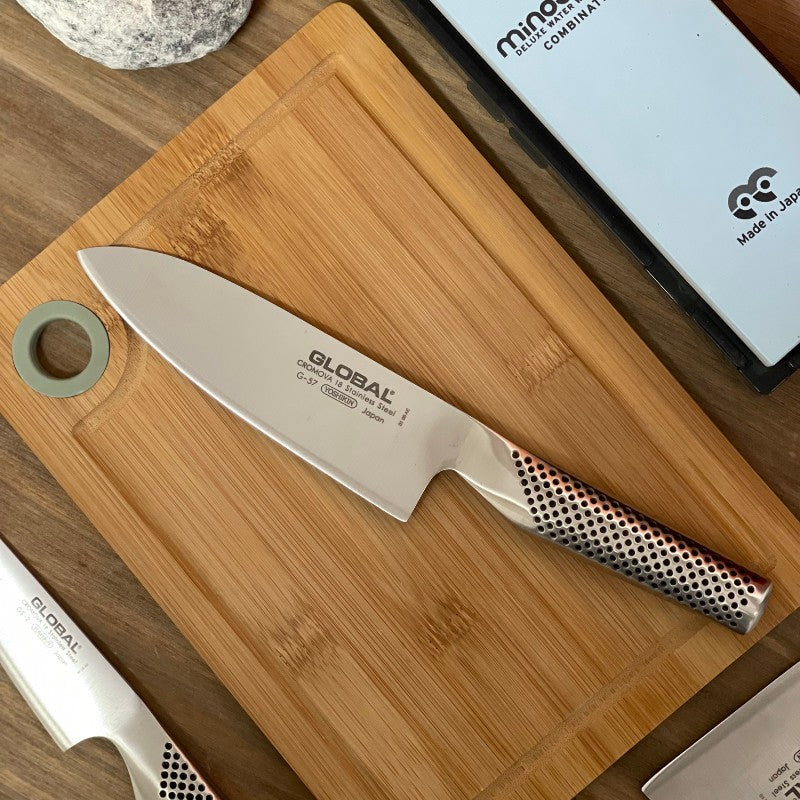 Cuchillo cebollero Global G-57 de 16 cm en acero CROMOVA 18, vista lateral completa
