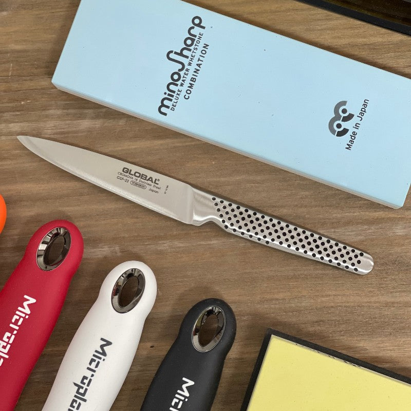 Cuchillo utilitario Global GSF-22 – detalle hoja y mango monobloque acero inoxidable