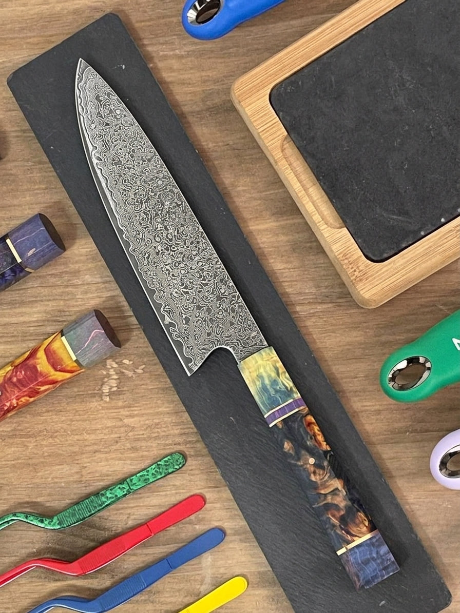 Cuchillo Gyuto 21 cm VG10 de 67 capas con mango de abedul estabilizado