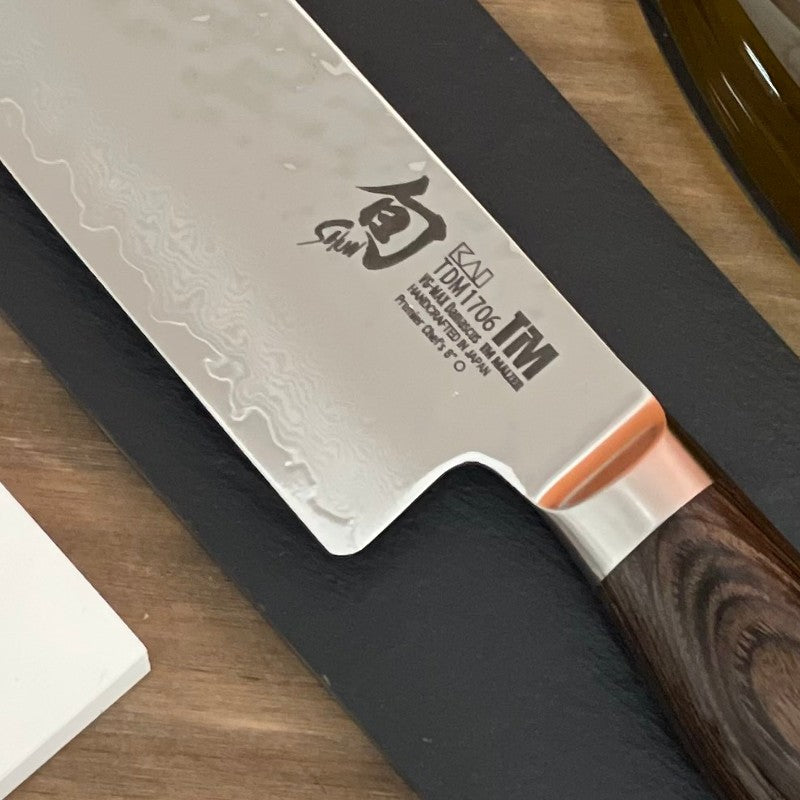 Cuchillo cebollero Kai Shun Premier 20 cm detalle hoja martillada tsuchime