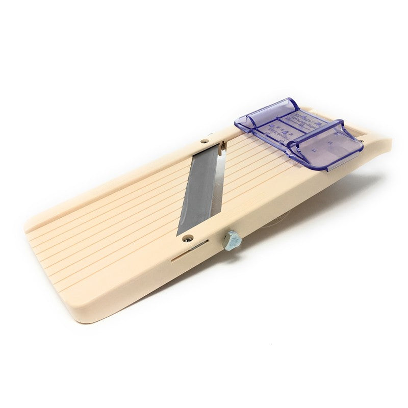 Mandolina Benriner 9.5 cm vista lateral con base antideslizante
