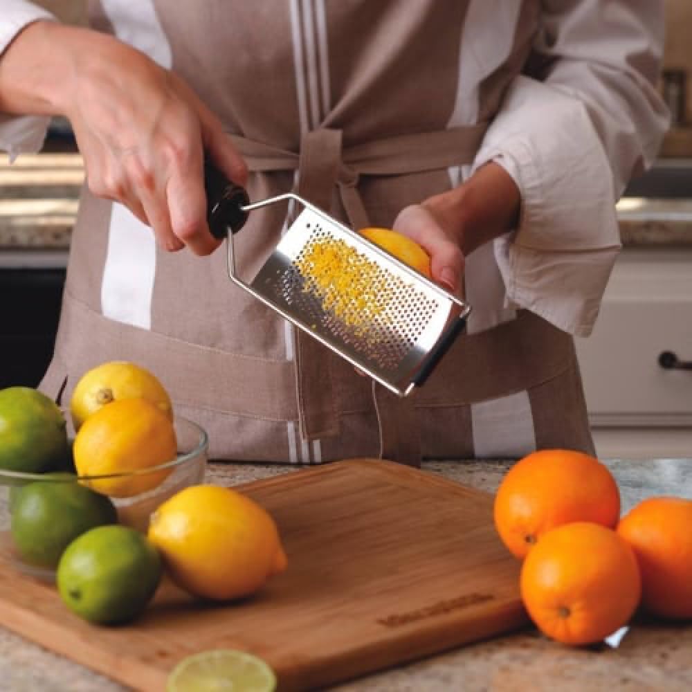Rallador Microplane Gourmet 45000S profesional acero quirúrgico superficie amplia 12.6x6cm mango ergonómico negro
