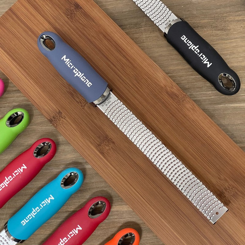 Rallador Microplane premium zester 46223 Denim Blue azul vaquero acero inoxidable quirúrgico mango silicona antideslizante
